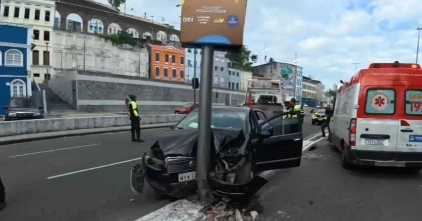 Acidente com poste mobiliza Samu e Transalvador na Avenida Contorno