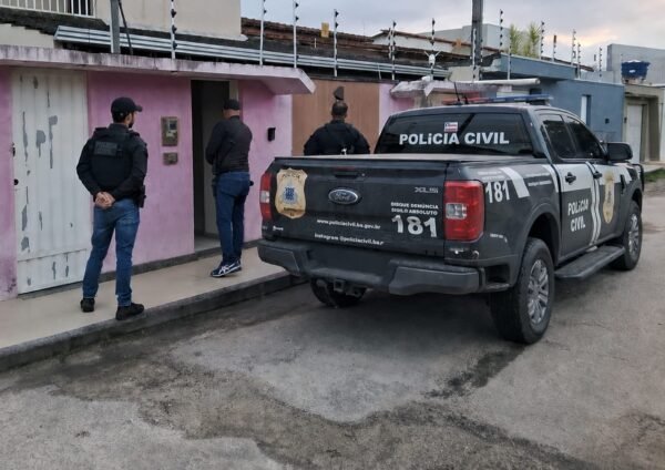 PolÃ­cia cumpre buscas em investigaÃ§Ã£o contra advogada em EunÃ¡polis