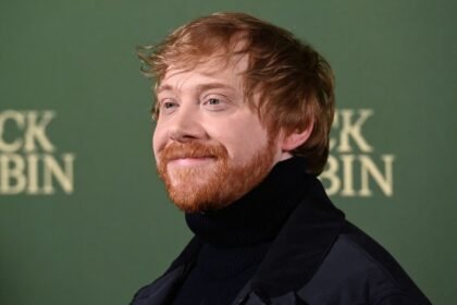 rupert grint volta a viver rony weasley em peca na broadway