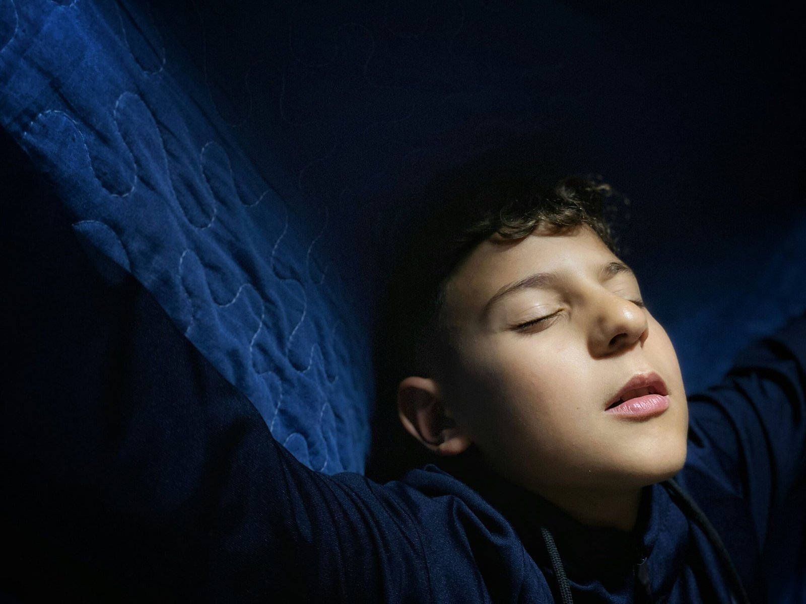 Sono aparece à frente da tela no desempenho escolar de pré-adolescentes