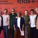 Equipe de filme brasileiro no tapete do Festival de San Sebastián