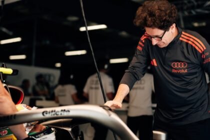 Mattia Binotto, chefe da Audi na Fórmula 1, no box da equipe