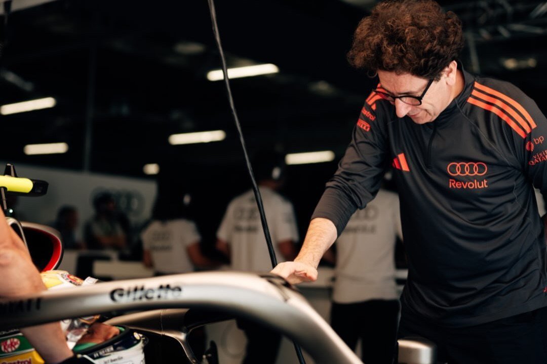 Mattia Binotto, chefe da Audi na Fórmula 1, no box da equipe