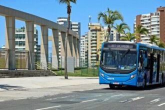 Ônibus do BRT Salvador na via