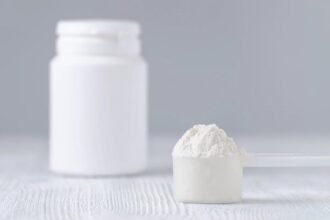 Pote e dosador de creatina em pó