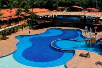 Área da piscina de um resort em Porto Seguro
