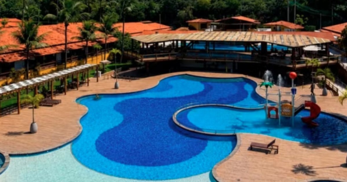 Área da piscina de um resort em Porto Seguro