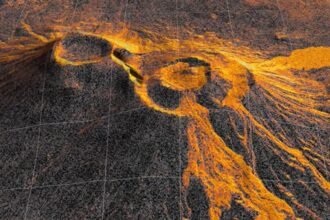 Imagem de radar mostra lava escorrendo pela encosta de um vulcão