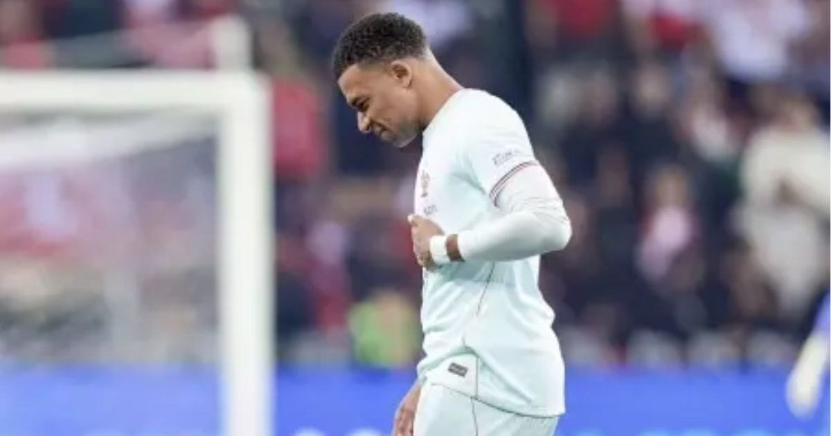 Kylian Mbappé em campo