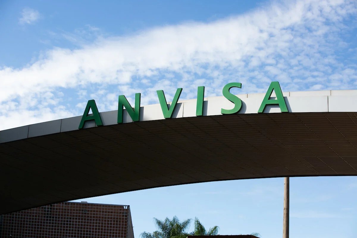 Letreiro da Anvisa na sede da agência