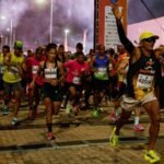 Corredores na largada da Maratona Salvador à noite