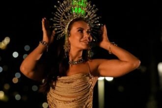 Paolla Oliveira em desfile de Carnaval