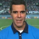 O narrador Paulo Andrade em transmissão esportiva