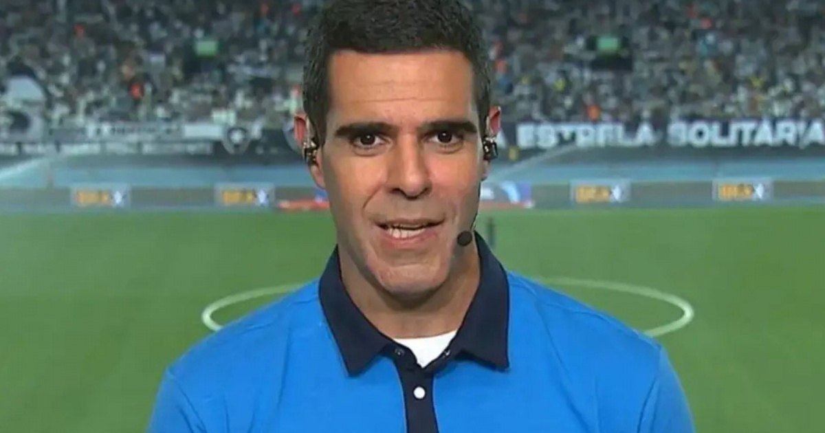 O narrador Paulo Andrade em transmissão esportiva