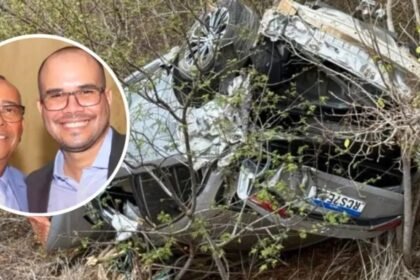Carro após acidente na BR-116