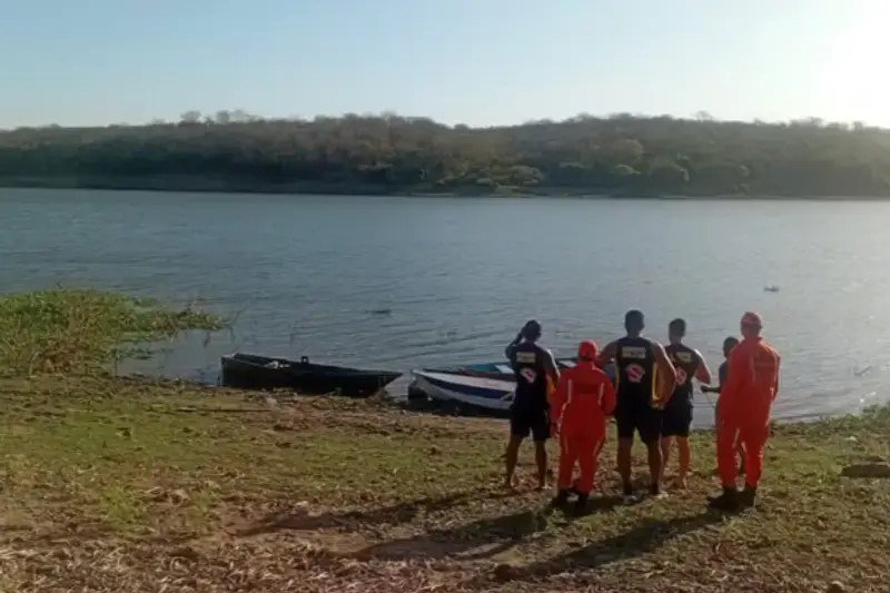 Bombeiros em buscas no Rio Jacuípe