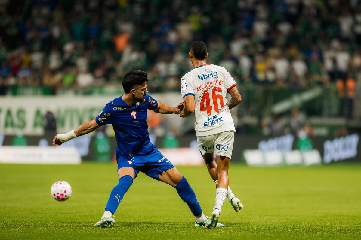 Lance de jogo entre Bahia e Palmeiras pelo Campeonato Brasileiro