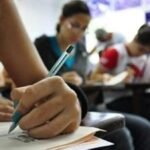 Candidatos fazendo prova de concurso
