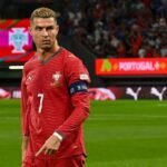 Cristiano Ronaldo com a camisa da seleção portuguesa em campo
