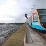 Composição do VLT de Salvador parada na via