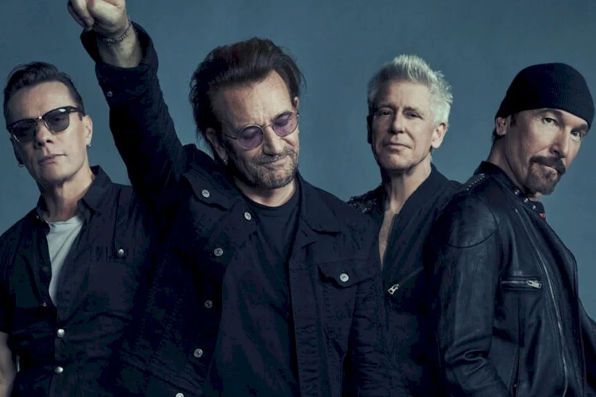 Integrantes da banda U2 posam para foto