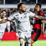 Neymar comemora gol com a camisa do Santos