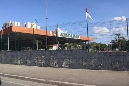 Fachada de unidade do Atacadão