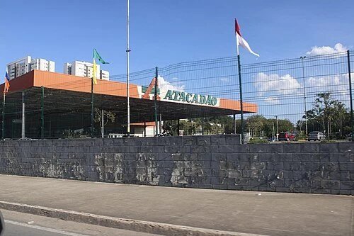 Fachada de unidade do Atacadão