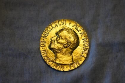 Medalha de ouro do Prêmio Nobel com o rosto de Alfred Nobel