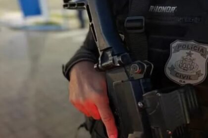 Policial civil armado durante operação
