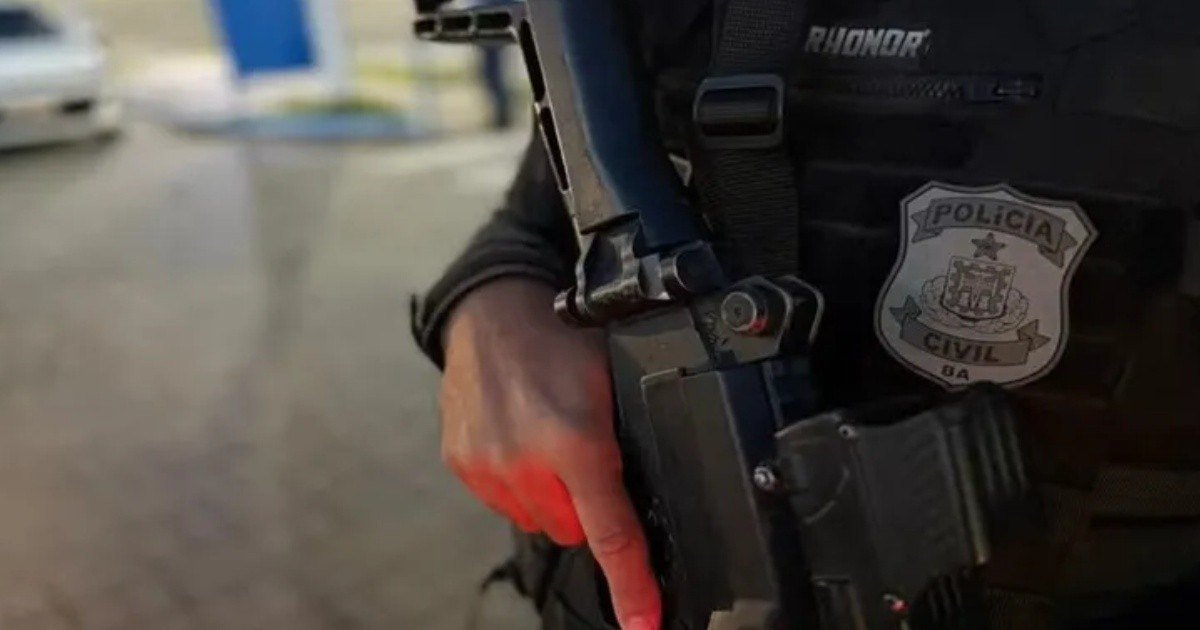 Policial civil armado durante operação