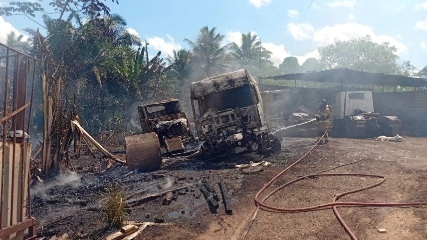 Incêndio em oficina em Camaçari