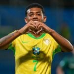 Kauê Furquim comemora gol com a camisa da Seleção