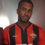 Atacante Lucas Braga