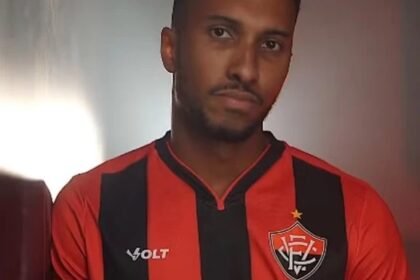 Atacante Lucas Braga