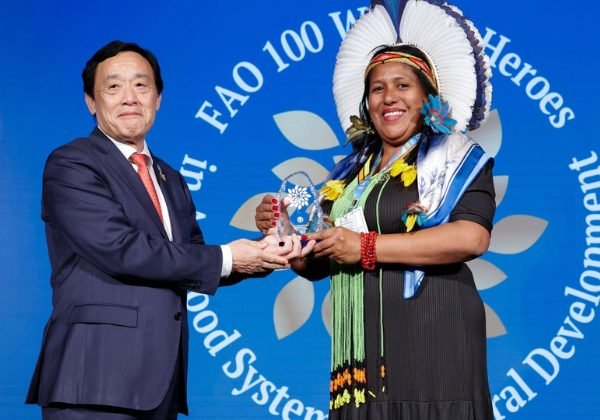 Luena Pataxó recebe homenagem da FAO em Roma