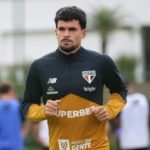 O meia Cauly em treino do São Paulo