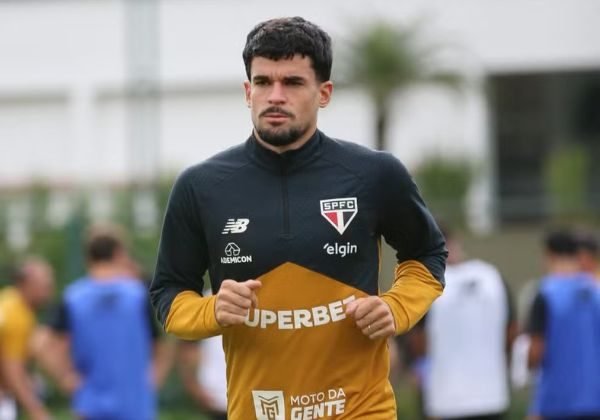 O meia Cauly em treino do São Paulo