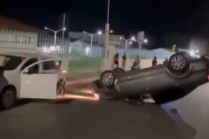 Carro capotado em Brumado