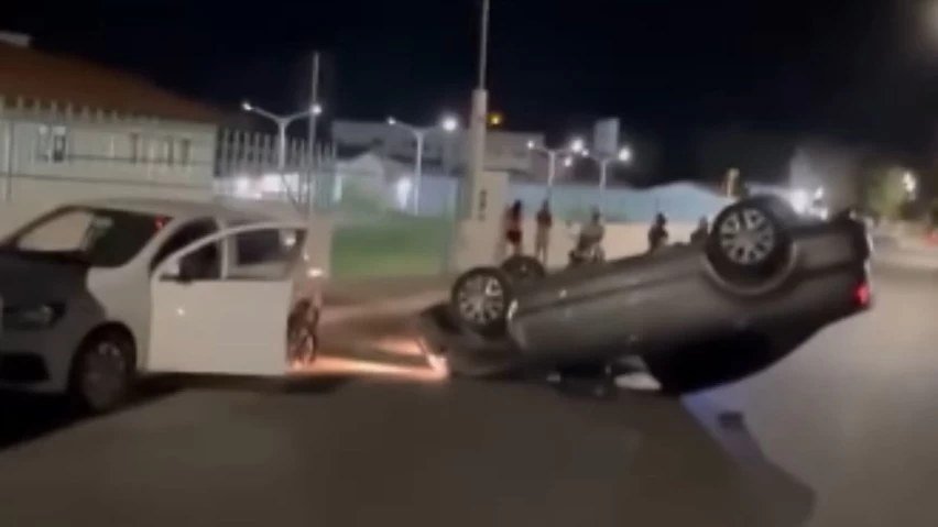 Carro capotado em Brumado