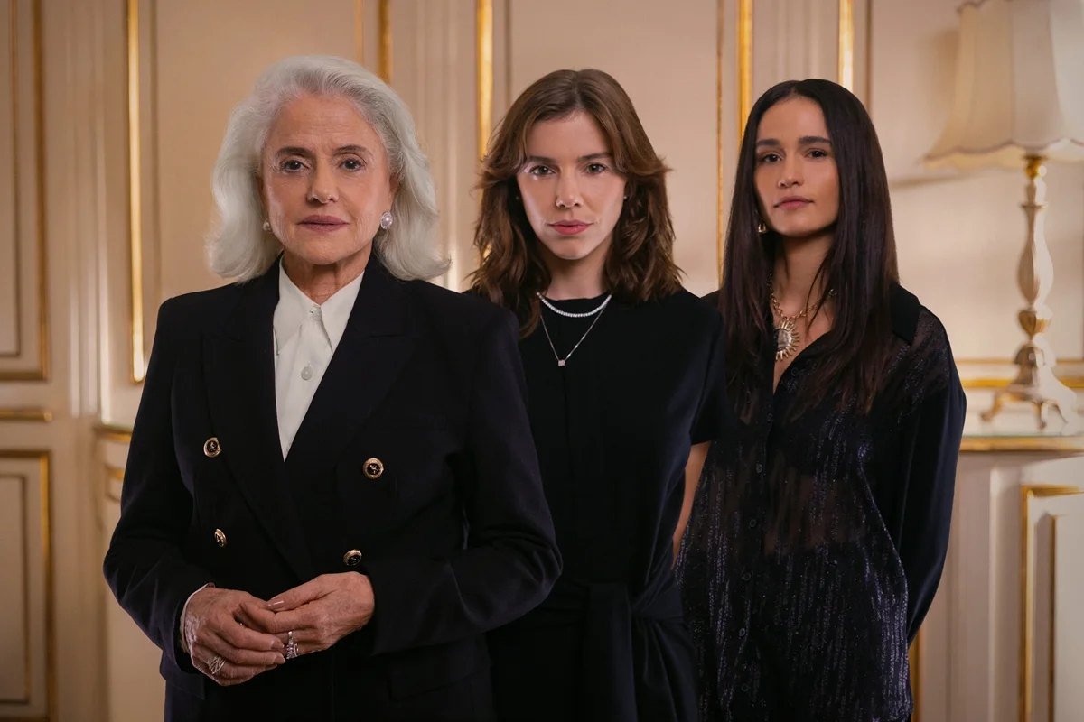 Marieta Severo, Alice Wegmann e Nanda Costa em cena da série