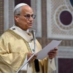 Papa Leão XIV lê discurso durante celebração no Vaticano