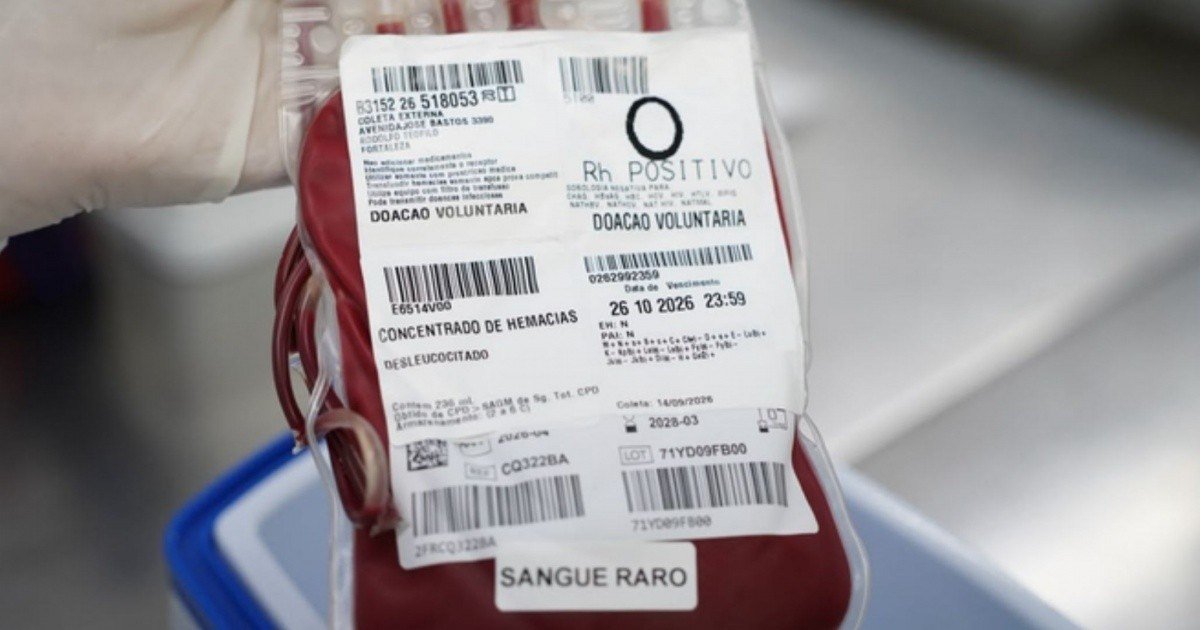 Bolsa de sangue raro identificada com etiqueta