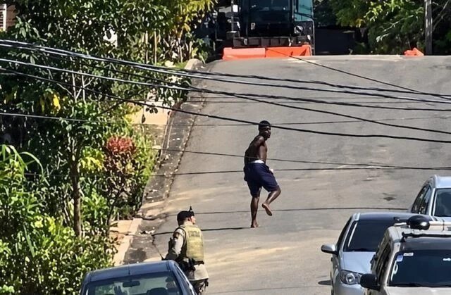 Policial durante confronto em Buerarema