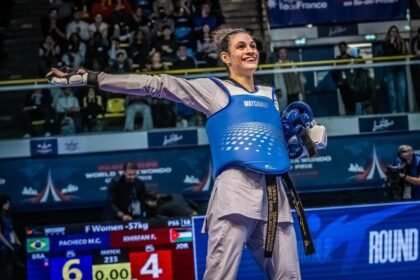 Maria Clara Pacheco comemora vitória no Grand Prix de Paris de taekwondo