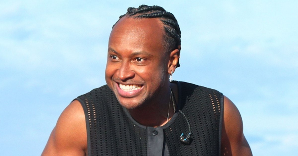 Cantor Thiaguinho se apresenta em show