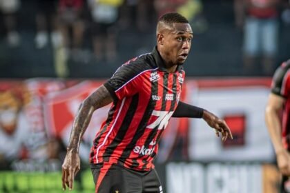 Volante Dudu, do Vitória